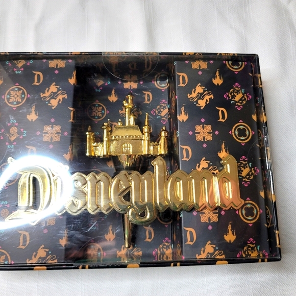 Disney Other - NWT Disneyland Castle Gold Cast Metal Wine Stopper